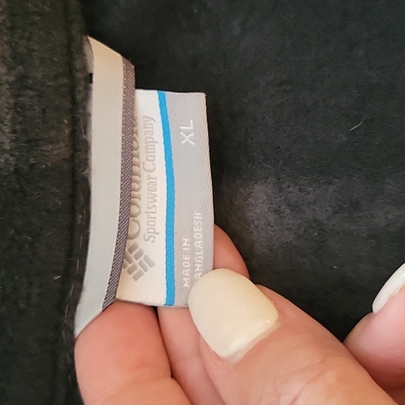 COLUMBIA Black and Gray Plaid Fleece Vest - Picture 6 of 7